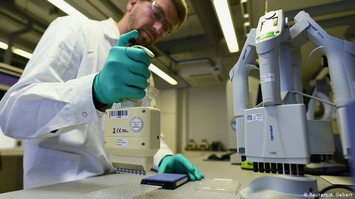 Autorizan a farmac&eacute;utica alemana probar vacuna en 200 voluntarios