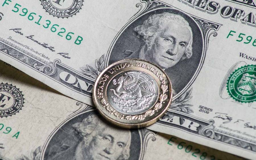 Peso se aprecia atento a precios del petróleo; cotiza en 24.27 por dólar