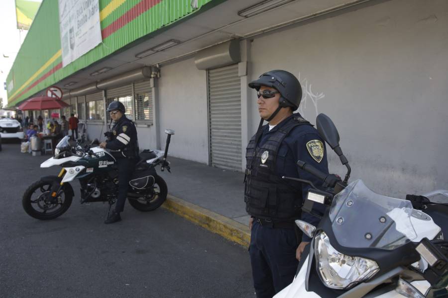 Entrega Cruz Roja Mexicana cubrebocas a policías capitalinos