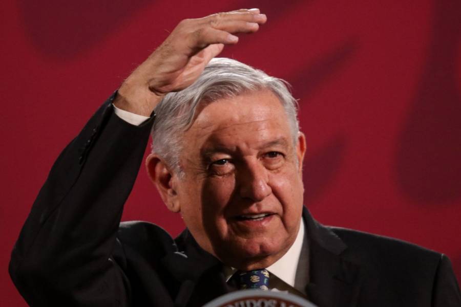 AMLO pide respeto y reconocimiento a personal médico