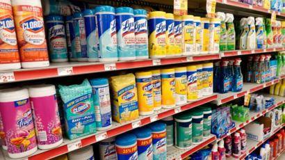 Contra sugerencia de Trump, Lysol advierte que sus productos no curan el covid-19