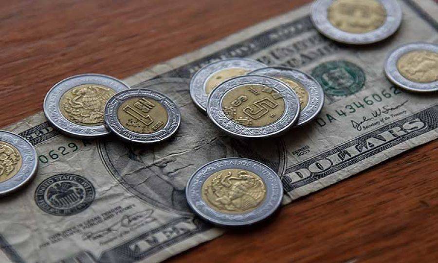 Peso inicia sesión con pérdidas; se vende en 24.74 por dólar
