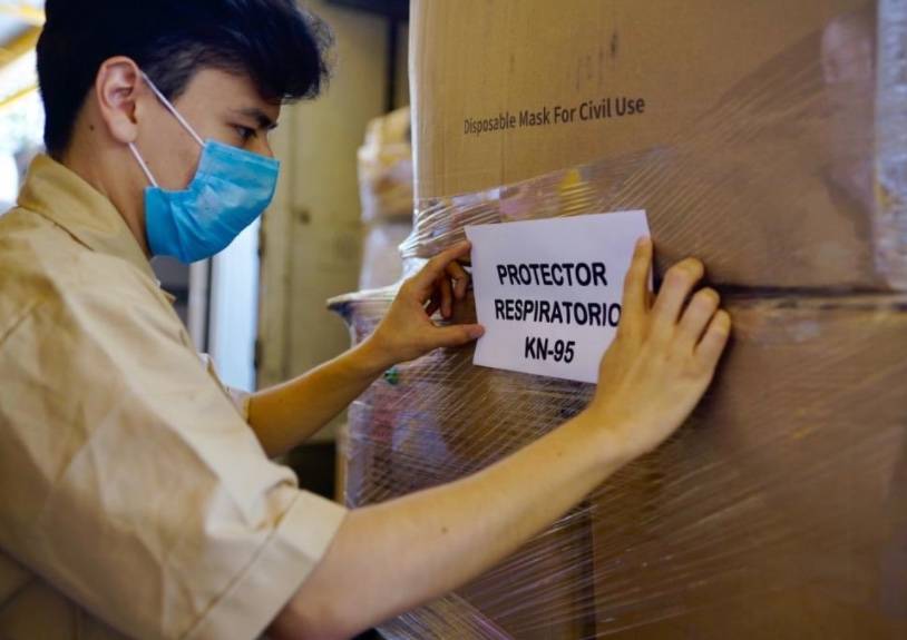 IMSS inicia entrega de mascarillas a trabajadores de la salud