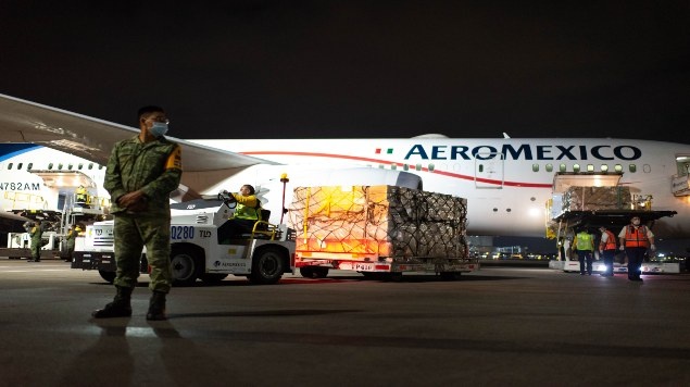 Llega sexto vuelo con insumos médicos de China 