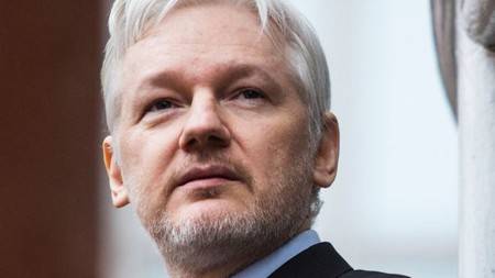 Aplazan por COVID-19 audiencia de extradición de Assange