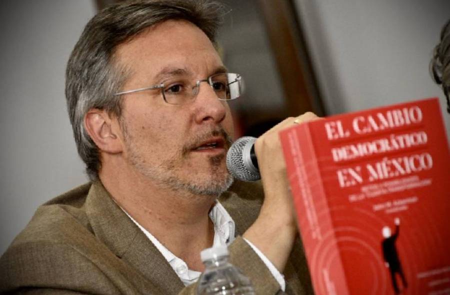 John Ackerman da negativo a Covid-19 a pesar de positivo de su esposa