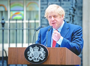 Boris Johnson retoma el trabajo