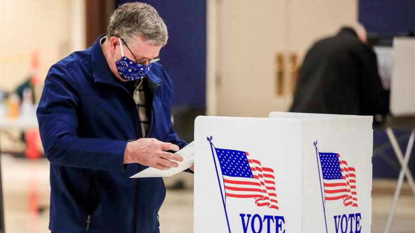 Por COVID-19, Ohio celebra elecciones primarias con votos por correo