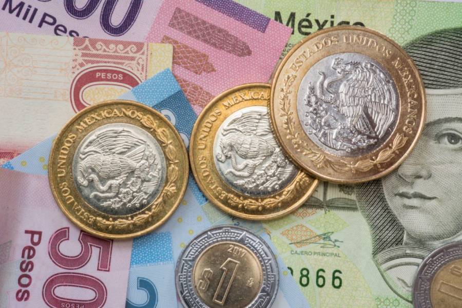 Peso inicia sesión con ganancias; cotiza en 24.37 por dólar