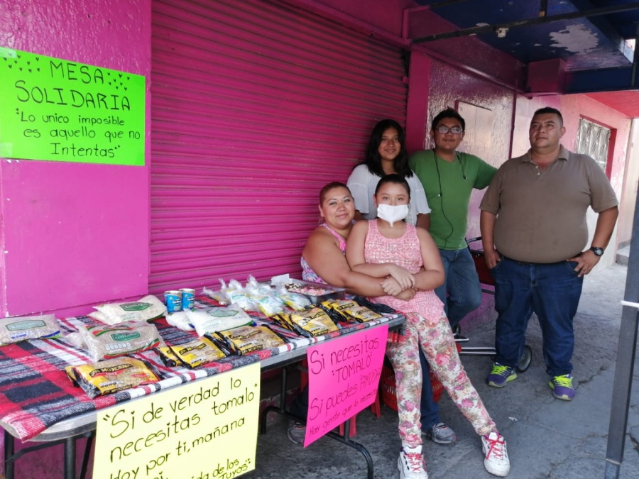 Con sus ahorros, niña de 9 pone mesa solidaria