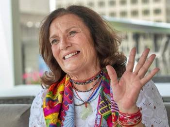 Mam&aacute; de Justin Trudeau hospitalizada tras incendiarse su casa