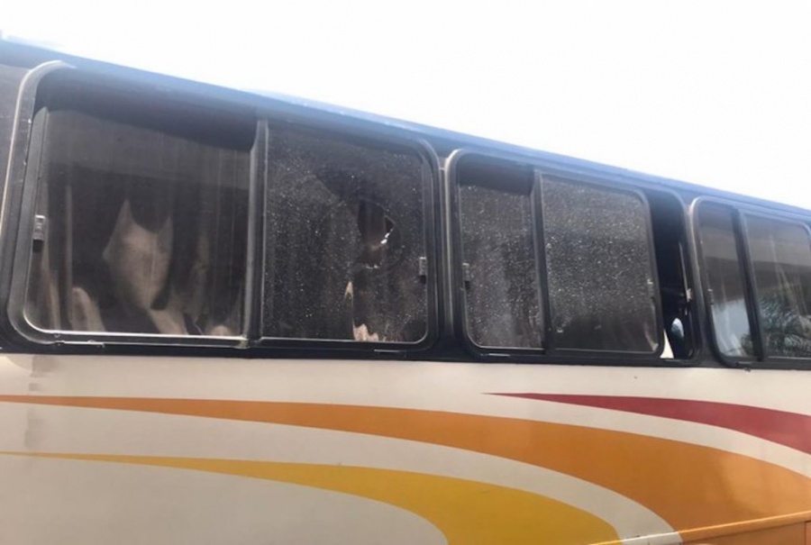 Disparan a normalistas que robaron camión en Michoacán 