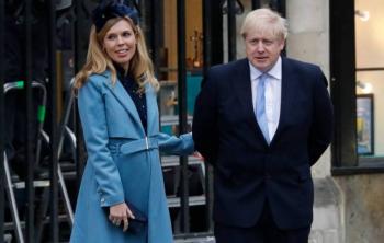 Boris Johnson y su prometida Carrie Symonds anuncian el nacimiento de su hijo