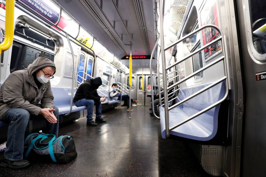 Limpiar&aacute;n metro de NY durante la pandemia