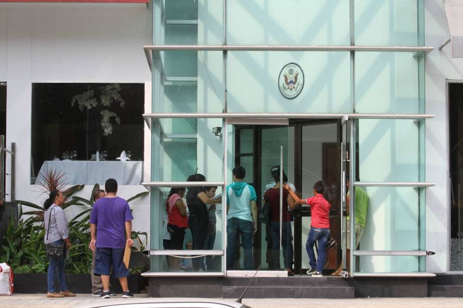 Landau desconoce fecha de reanudación de operaciones en Embajada de Estados Unidos