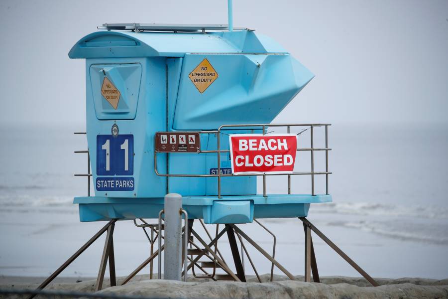 California cierra playas por aumento de contagios en EU