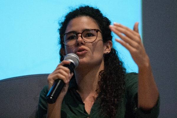 No es correcto abandonar a los trabajadores a su suerte: Luisa Alcalde