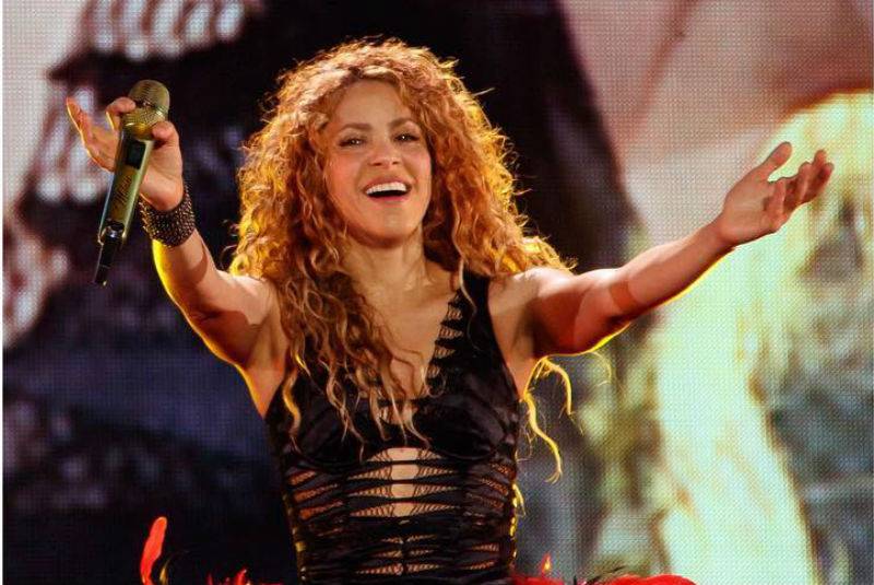 Shakira dona 50 mil mascarillas y 10 respiradores a su ciudad natal