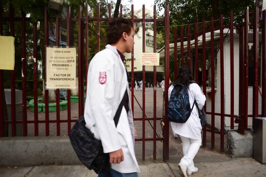 Médicos de pregrado del IPN regresarán a las instituciones de salud el 11 de mayo