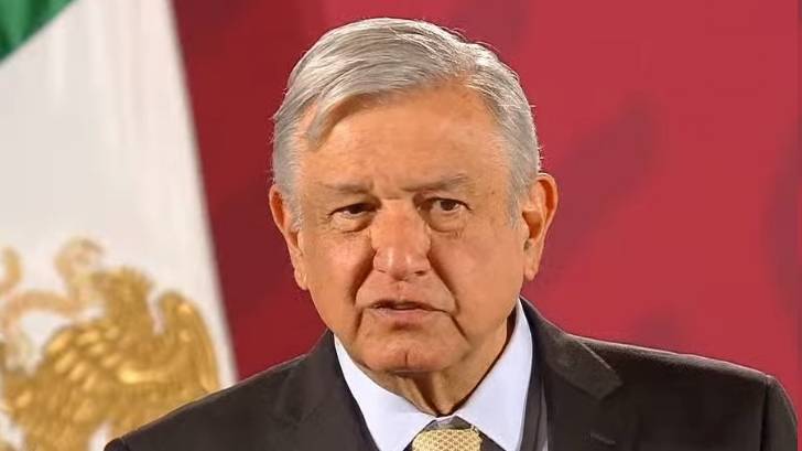 Lamenta López Obrador la muerte de Óscar Chávez