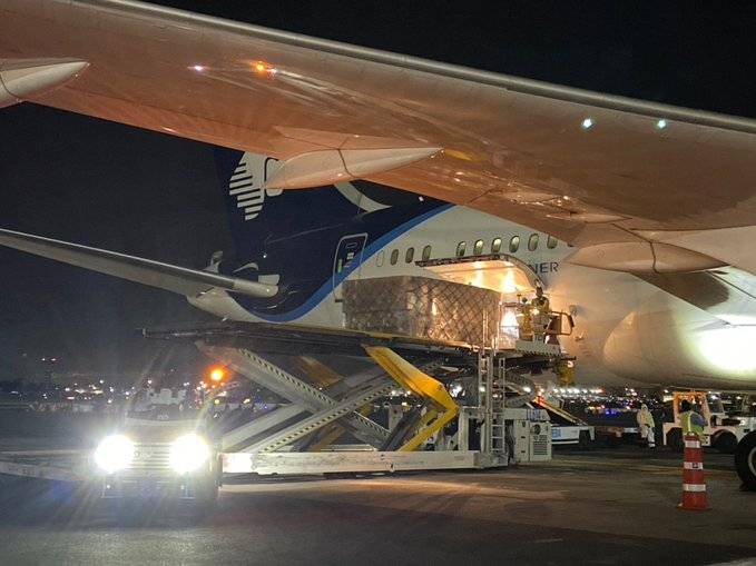 Llega a México octavo vuelo con insumos de protección para personal sanitario
