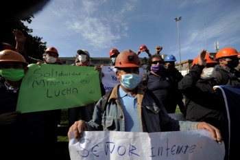 Piden mineros los enlisten como esenciales