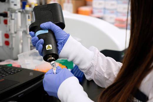 Desarrollan vacuna en Italia con anticuerpos que neutralizan el Covid-19