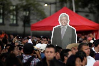 ‘The Guardian’ califica como espect&aacute;culo conferencias matutinas de AMLO y Trump