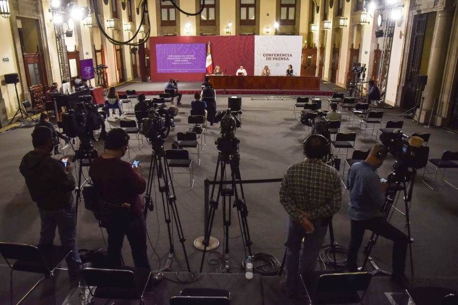 Asistente de las conferencias vespertinas en Palacio Nacional dio positivo a Covid-19