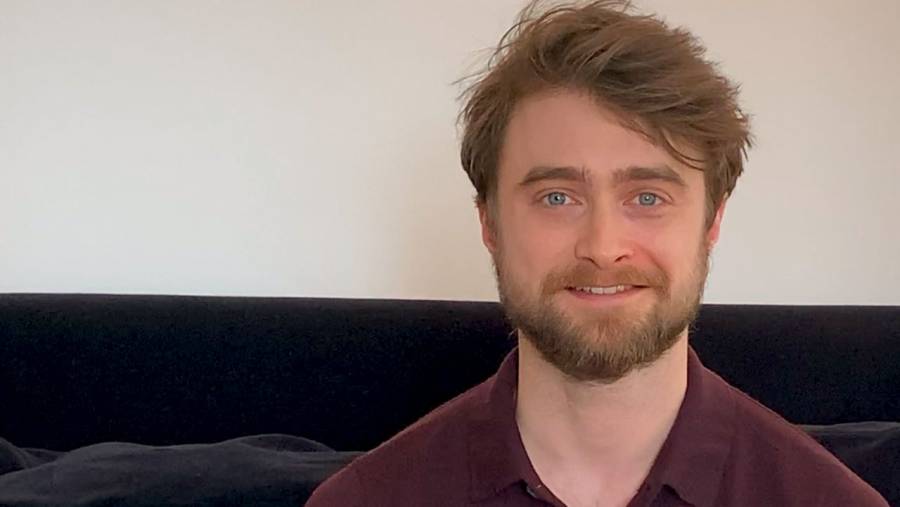 Daniel Radcliffe lee “Harry Potter y la Piedra Filosofal”