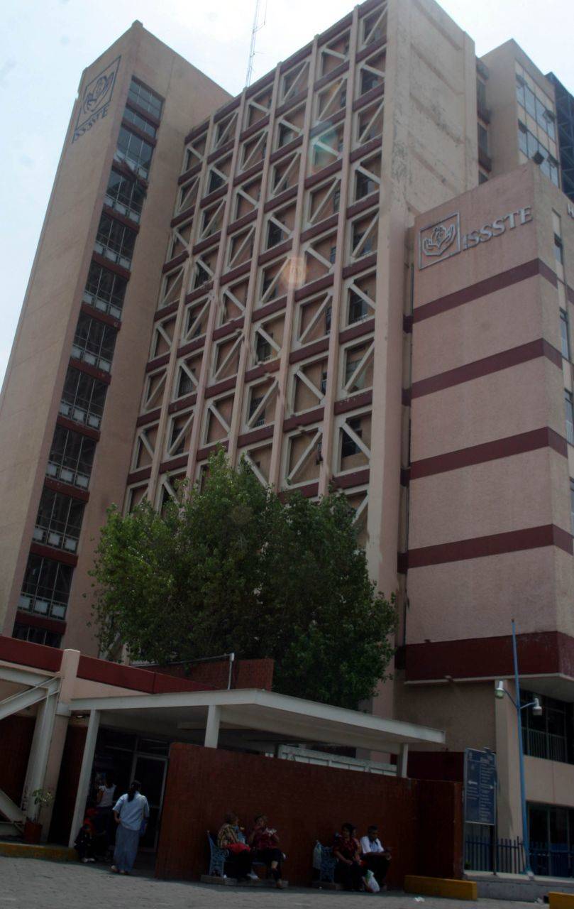 Hospital ISSSTE Zaragoza: Cadáveres son almacenados en tráiler