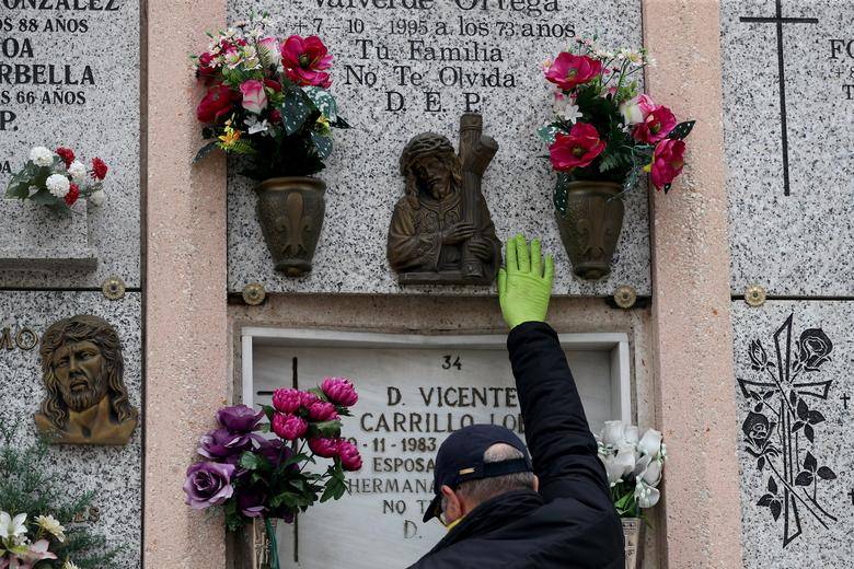 España registra por tercer día menos de 200 muertos por COVID-19