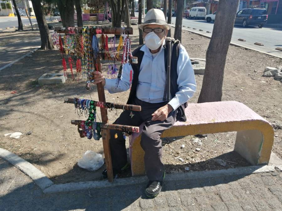 Vende en Neza durante plena Fase 3 a sus 80 años de edad
