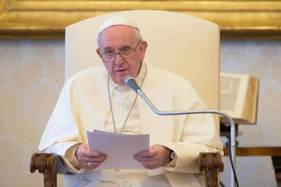 El Papa pide oraciones por los artistas por hacer 