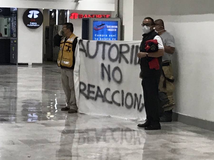 Trabajadores del AICM protestan por falta de insumos ante Covid-19