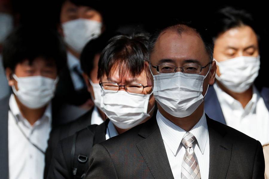 Analiza Japón levantar el estado de emergencia en algunas prefecturas