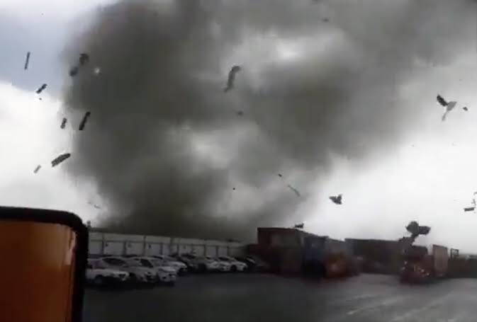 Accidentes y 2 fallecidos dejan las lluvias en Nuevo León
