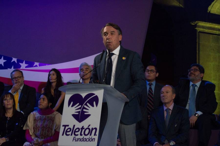 Azcárraga ofrece a AMLO los centros Teletón para atender pacientes con Covid-19