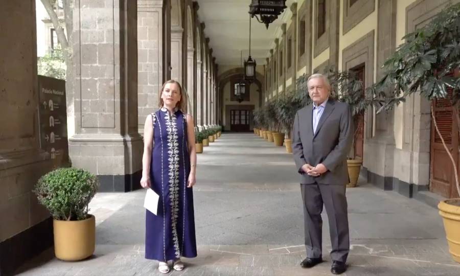 AMLO felicita a mamás con tema “Amor Eterno” 