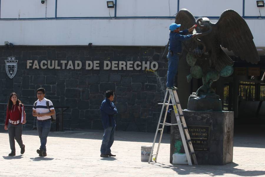 UNAM titula a distancia a primera alumna de la Facultad de Derecho