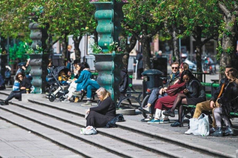 Suecia ajustará su estrategia contra Covid-19 tras aumento de fallecimientos de adultos mayores
