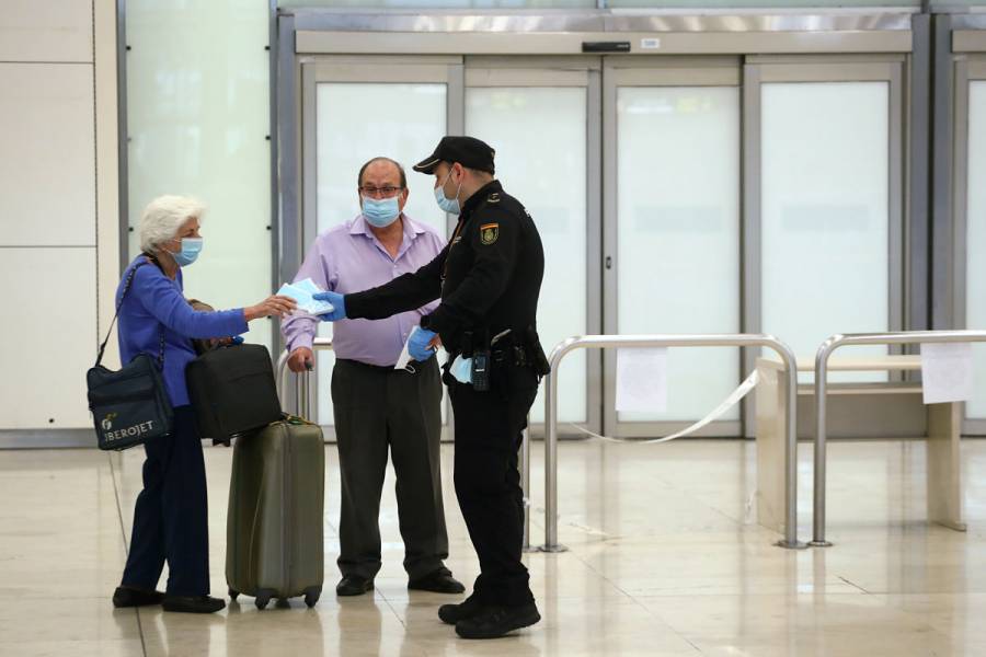 España impone una cuarentena de 14 días a viajeros extranjeros