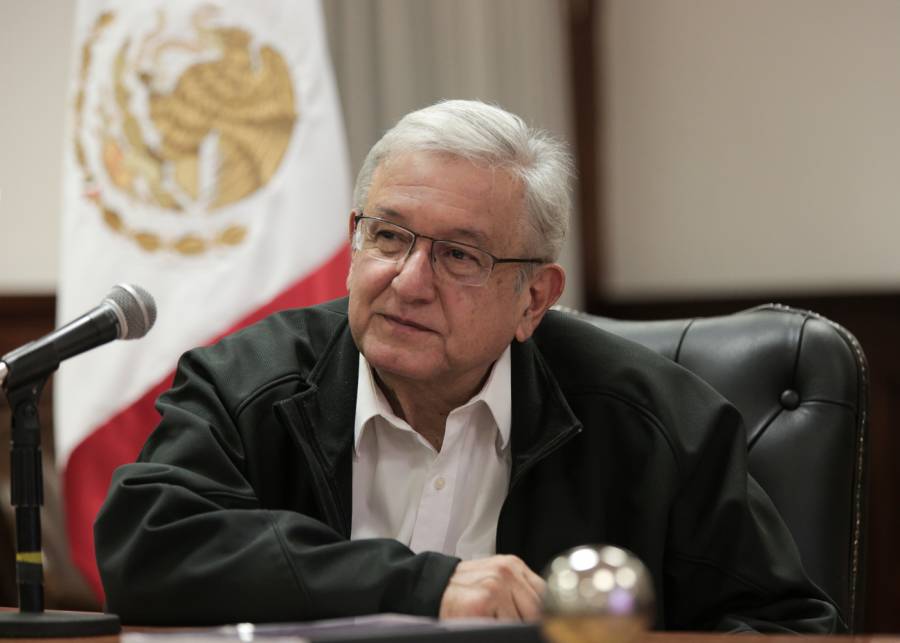 AMLO se entrevista con Epigmenio Ibarra y Gabinete del sector salud