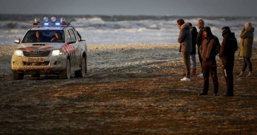 Tragedia en playa de Holanda: cinco surfistas mueren