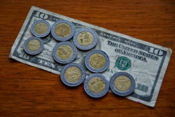 Peso gana y cotiza en 24.10 por d&oacute;lar esta ma&ntilde;ana