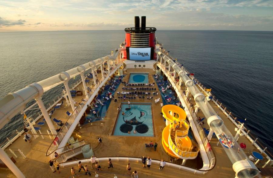 Desembarca crucero de Disney con Mexicanos