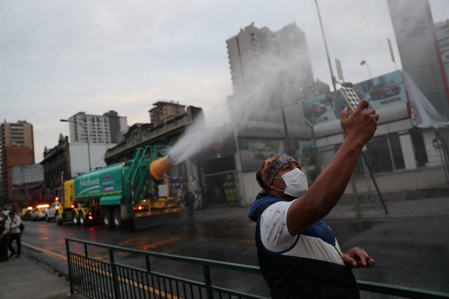 Chile confina a 8 millones de personas tras rebrote