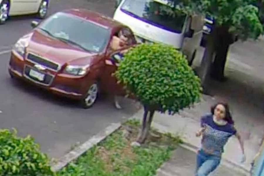 Hombre desnudo agrede a mujeres en calles de Azcapotzalco
