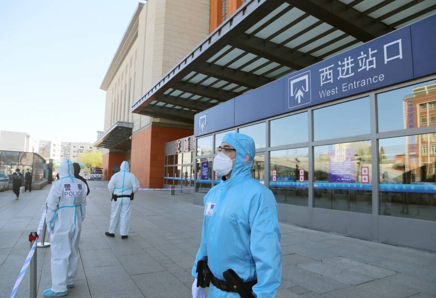 China cierra escuelas, comercios  y suspende el transporte… otra vez