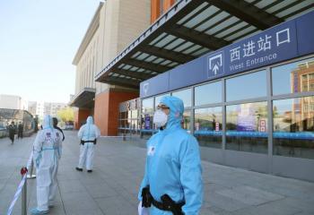 China cierra escuelas, comercios  y suspende el transporte… otra vez